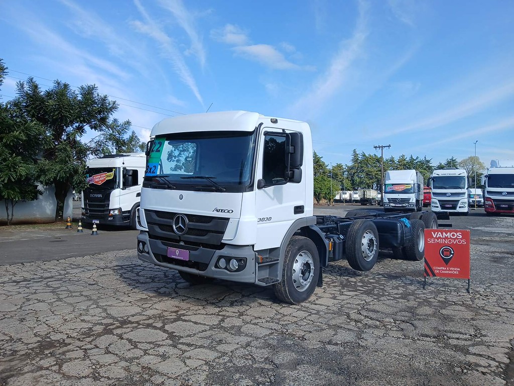 Caminhão MERCEDES BENZ MB 3030 Chassis ANO 2022 de Renato Vamos Seminovos em São Paulo