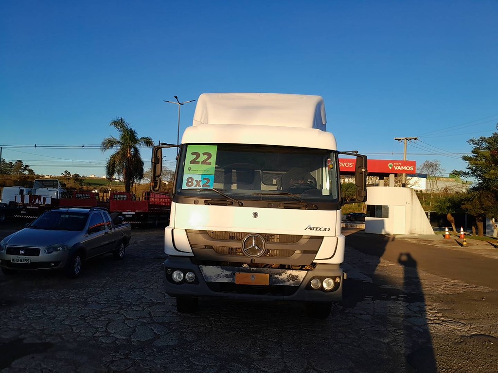 Caminhão MERCEDES BENZ MB 3030 Chassis ANO 2022 de Renato Vamos Seminovos em São Paulo