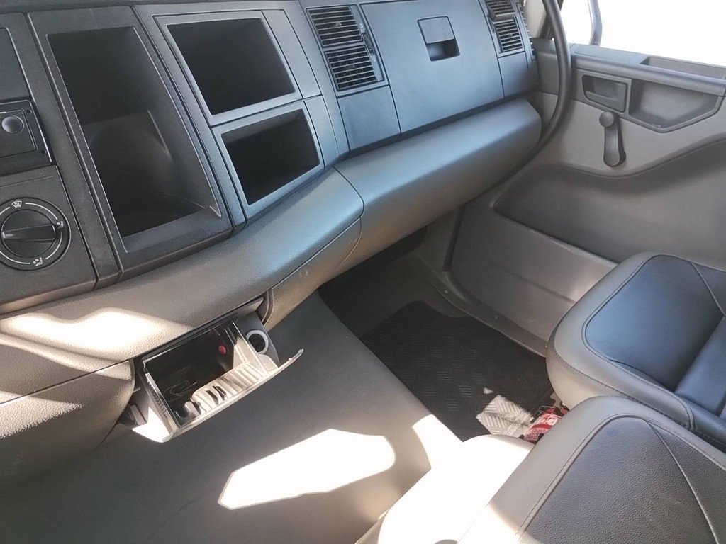 Caminhão VOLKSWAGEN VW 17230 Caçamba Basculante ANO 2023 de Renato Vamos Seminovos em São Paulo