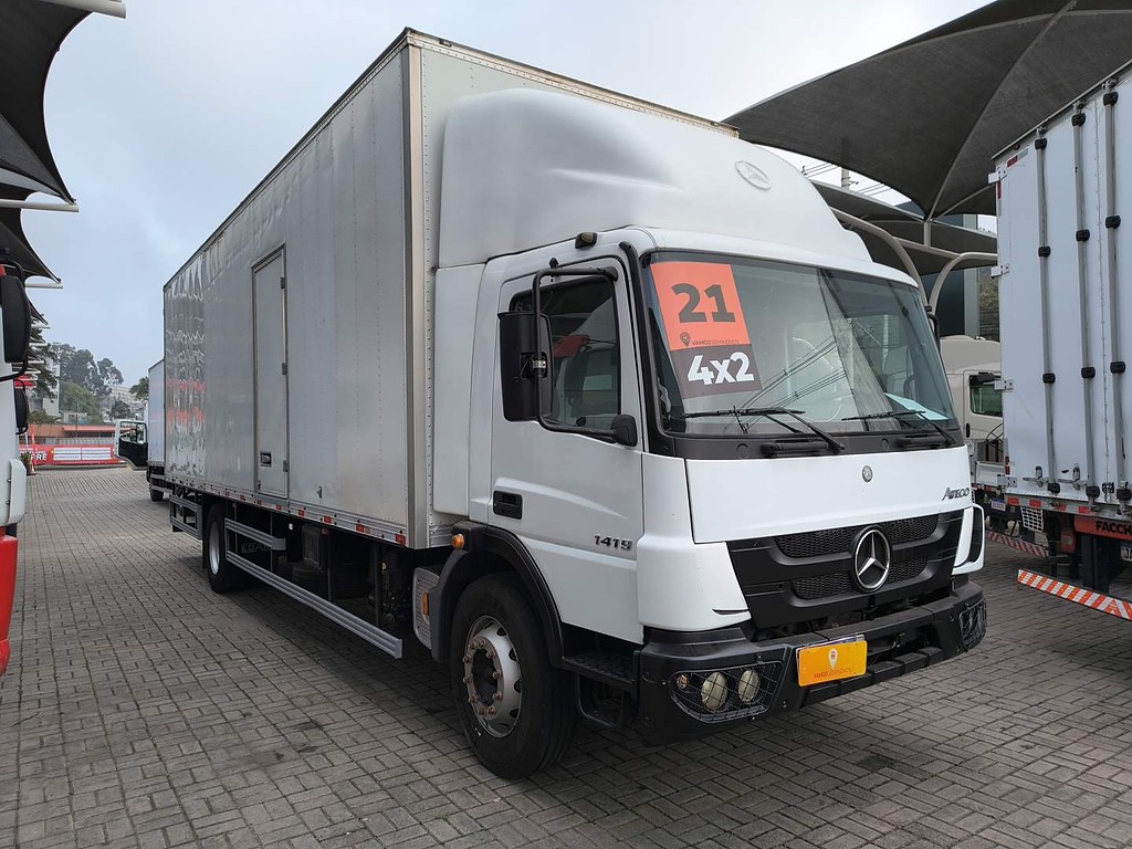 Caminhão MERCEDES BENZ MB 1419 Baú Furgão ANO 2021 de Renato Vamos Seminovos em São Paulo