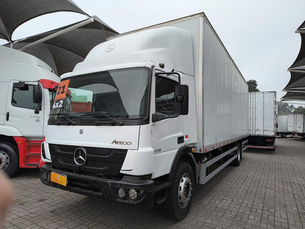Caminhão MERCEDES BENZ MB 1419 Baú Furgão ANO 2021 de Renato Vamos Seminovos em São Paulo