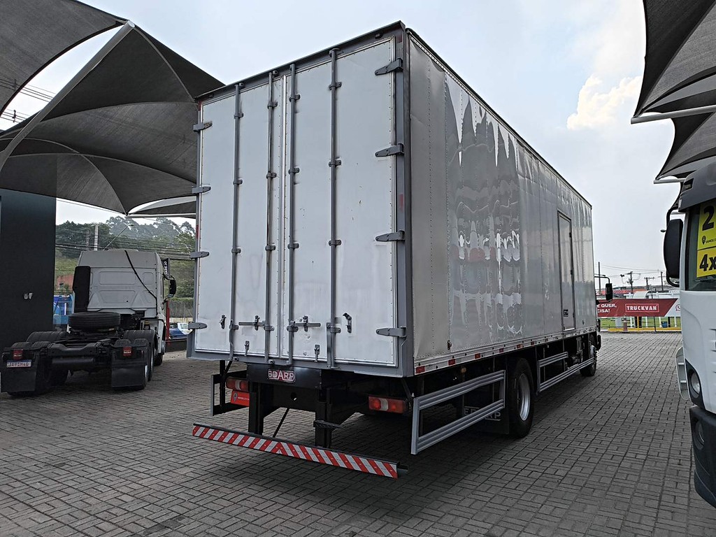 Caminhão MERCEDES BENZ MB 1419 Baú Furgão ANO 2021 de Renato Vamos Seminovos em São Paulo