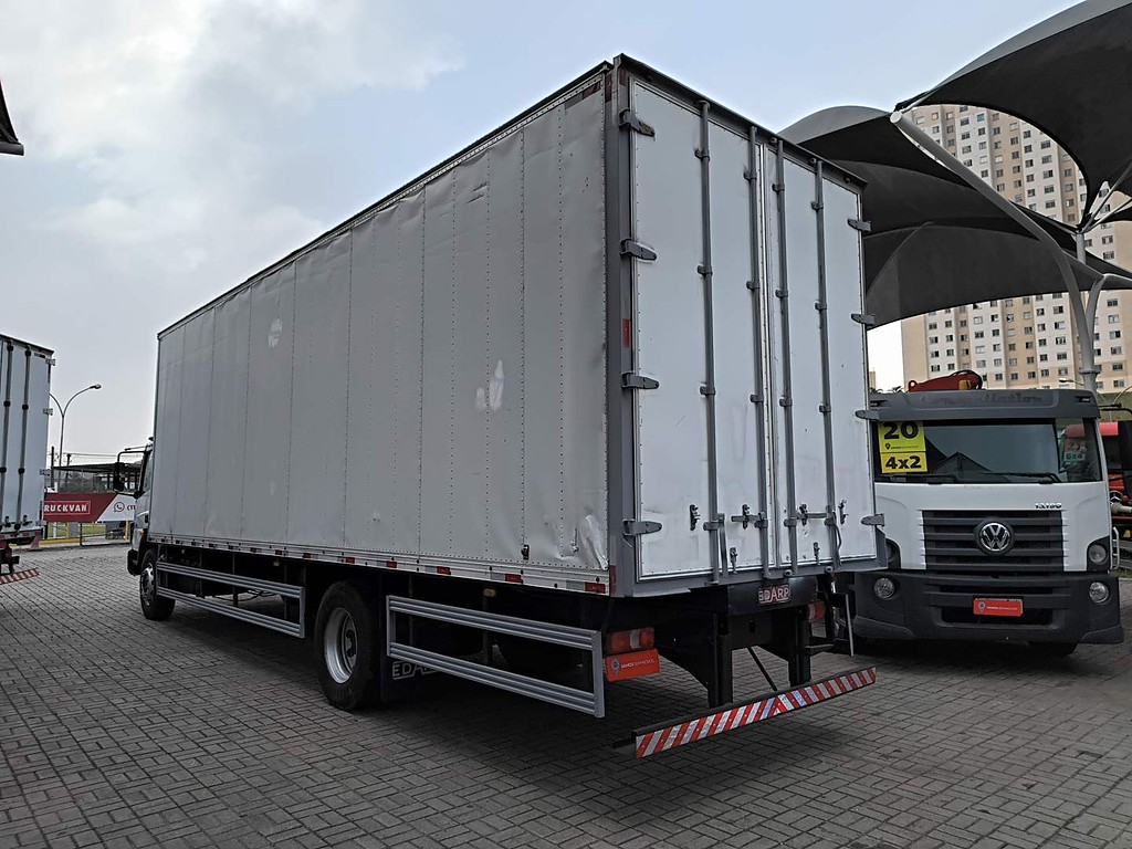 Caminhão MERCEDES BENZ MB 1419 Baú Furgão ANO 2021 de Renato Vamos Seminovos em São Paulo