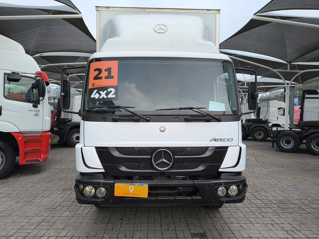 Caminhão MERCEDES BENZ MB 1419 Baú Furgão ANO 2021 de Renato Vamos Seminovos em São Paulo