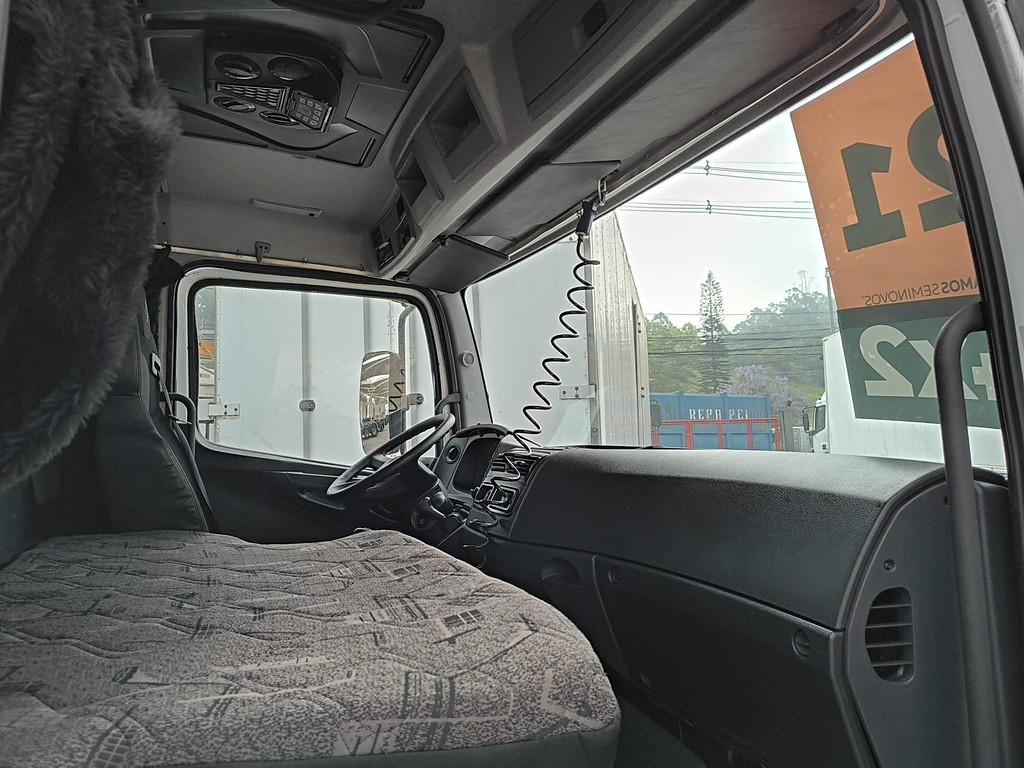 Caminhão MERCEDES BENZ MB 1419 Baú Furgão ANO 2021 de Renato Vamos Seminovos em São Paulo