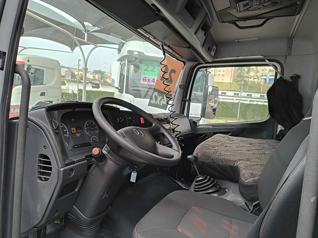 Caminhão MERCEDES BENZ MB 1419 Baú Furgão ANO 2021 de Renato Vamos Seminovos em São Paulo