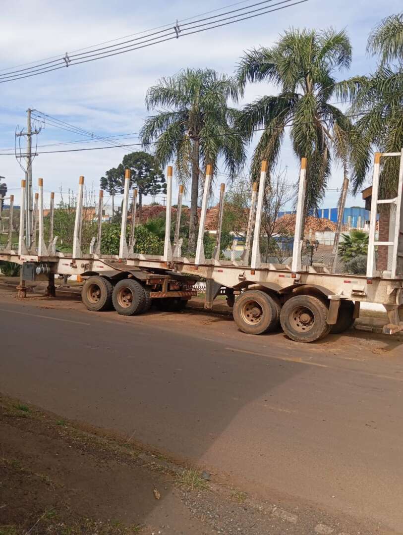 Carreta BITREM FLORESTAL Facchini ANO 2009 7 eixos de Saliba Transportadora na Santa Catarina