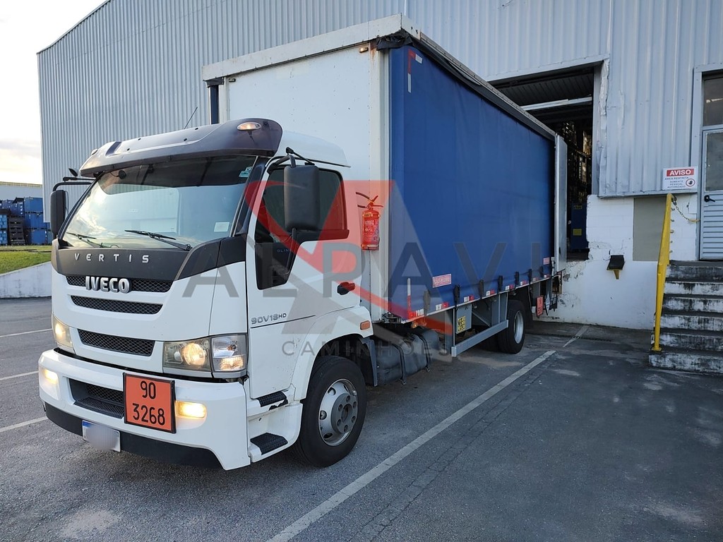 Caminhão IVECO VERTIS HD 90V18 Baú Sider ANO 2014 de Alpavi Com Auto Peças e Acessórios Ltda Me em São Paulo