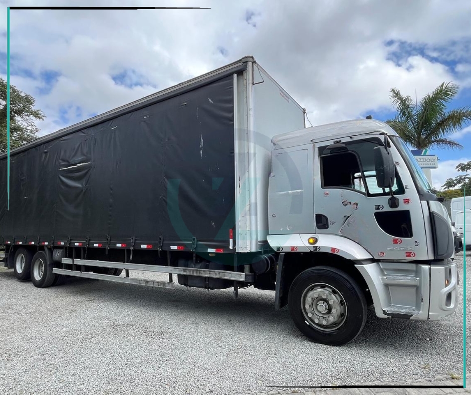 Caminhão FORD CARGO 2428 Baú Sider ANO 2012 de Azzioly Caminhões em São Paulo