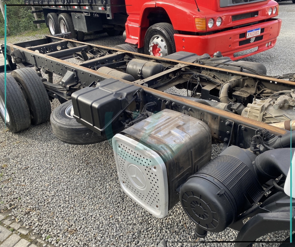 Caminhão MERCEDES BENZ MB 1016 Chassis ANO 2018 de Azzioly Caminhões em São Paulo