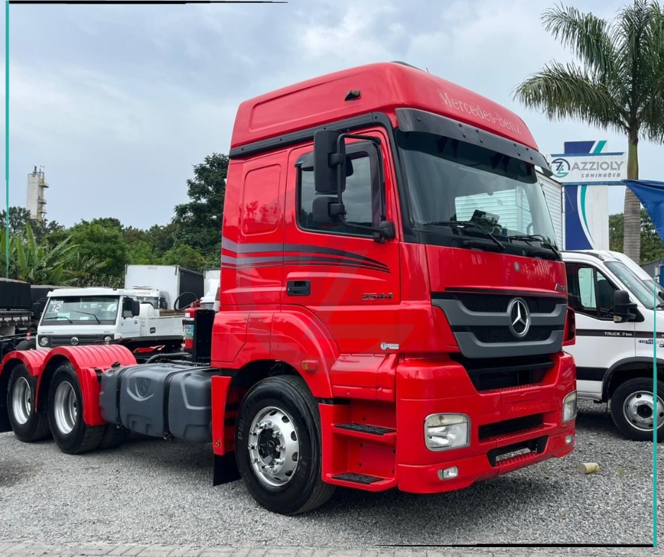 Caminhão MERCEDES BENZ MB 2544 Chassis ANO 2018 de Azzioly Caminhões em São Paulo