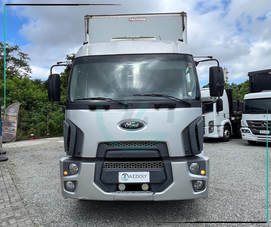 Caminhão FORD CARGO 2428 Baú Sider ANO 2012 de Azzioly Caminhões em São Paulo
