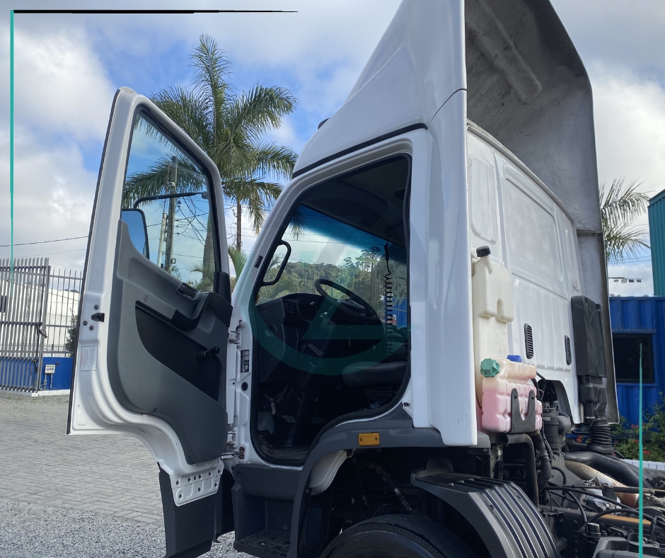 Caminhão MERCEDES BENZ MB 1016 Chassis ANO 2018 de Azzioly Caminhões em São Paulo