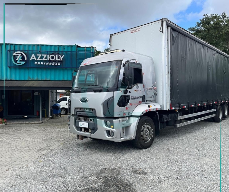 Caminhão FORD CARGO 2428 Baú Sider ANO 2012 de Azzioly Caminhões em São Paulo
