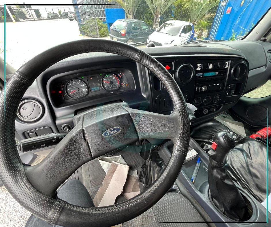 Caminhão FORD CARGO 2428 Baú Sider ANO 2012 de Azzioly Caminhões em São Paulo
