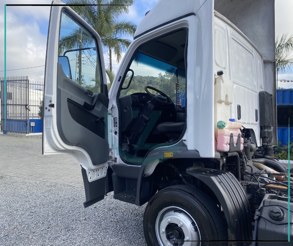 Caminhão MERCEDES BENZ MB 1016 Chassis ANO 2018 de Azzioly Caminhões em São Paulo