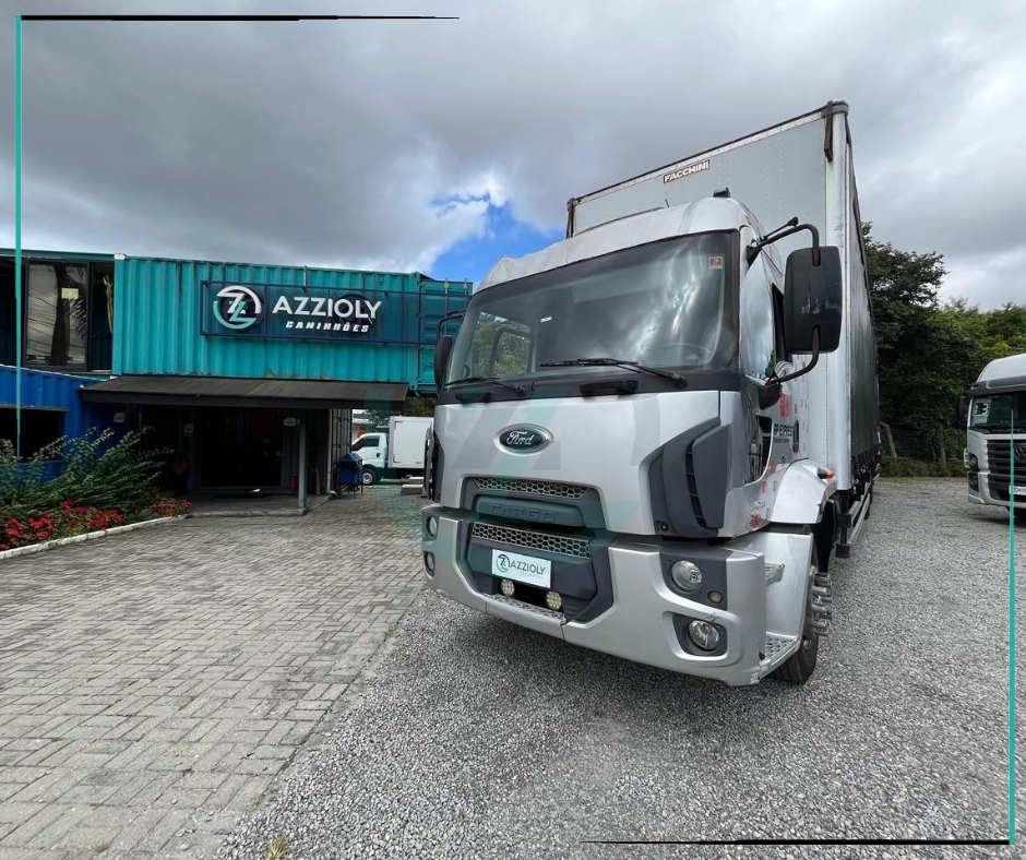 Caminhão FORD CARGO 2428 Baú Sider ANO 2012 de Azzioly Caminhões em São Paulo