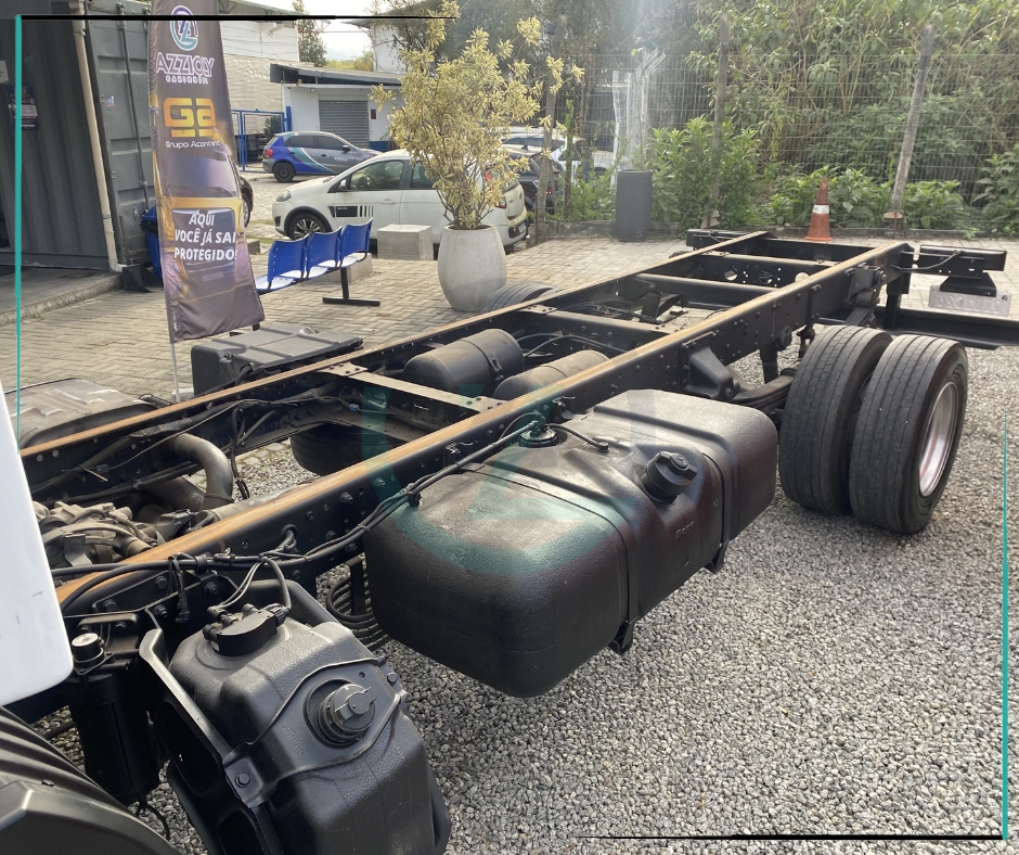 Caminhão MERCEDES BENZ MB 1016 Chassis ANO 2018 de Azzioly Caminhões em São Paulo