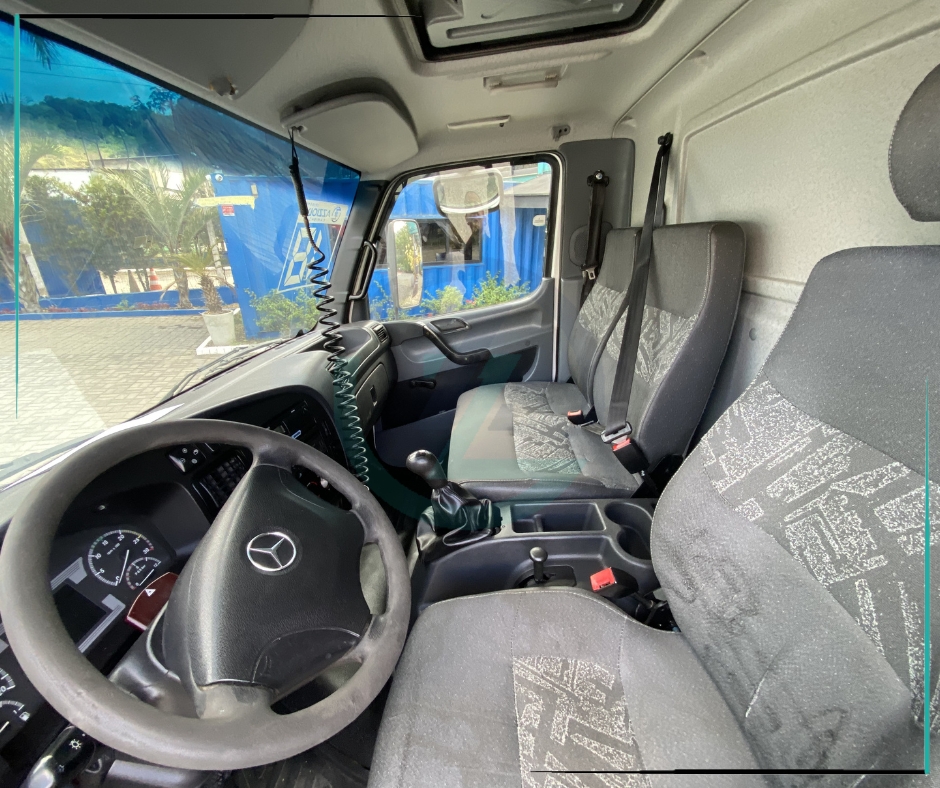 Caminhão MERCEDES BENZ MB 1016 Chassis ANO 2018 de Azzioly Caminhões em São Paulo