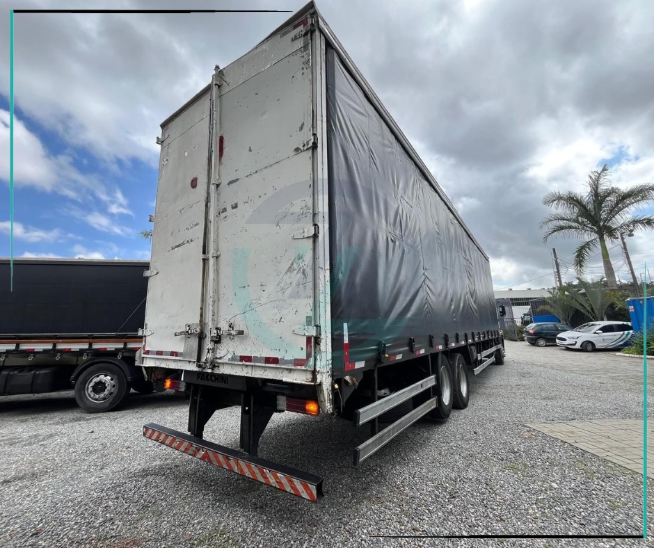 Caminhão FORD CARGO 2428 Baú Sider ANO 2012 de Azzioly Caminhões em São Paulo