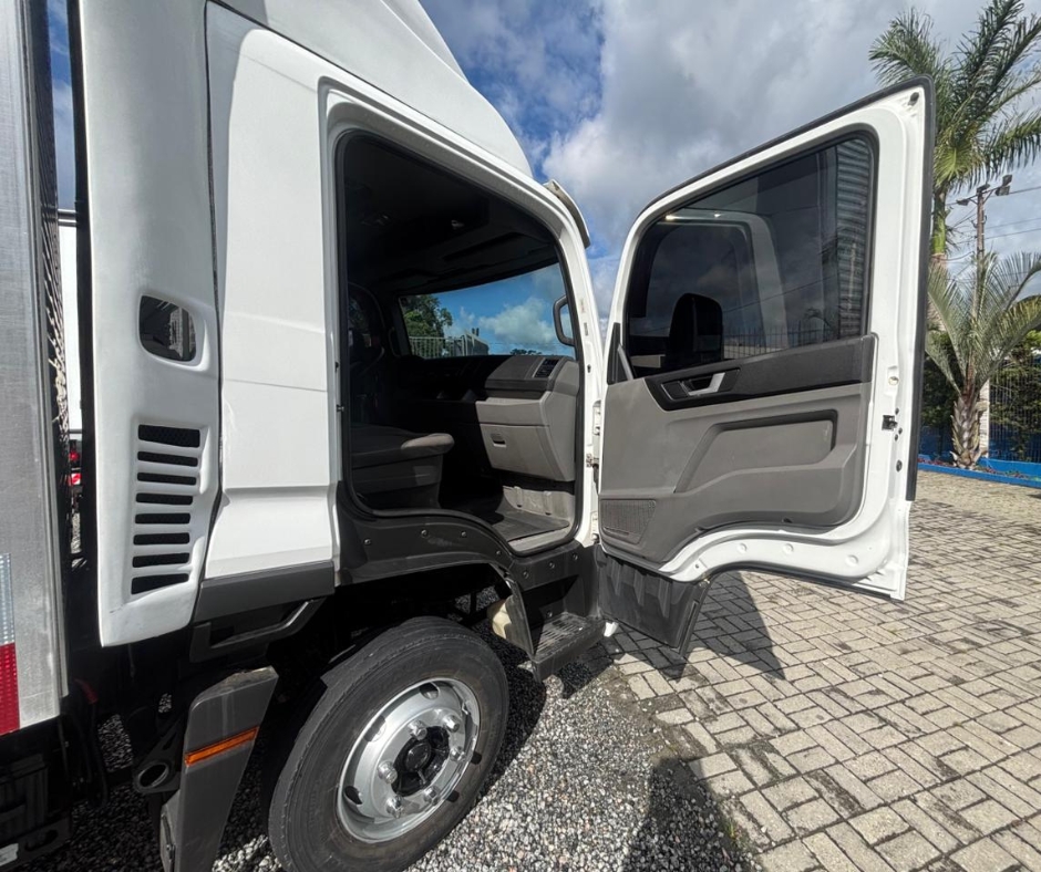 Caminhão VOLKSWAGEN VW&nbsp;9170 Baú Furgão ANO 2021 de Azzioly Caminhões em São Paulo