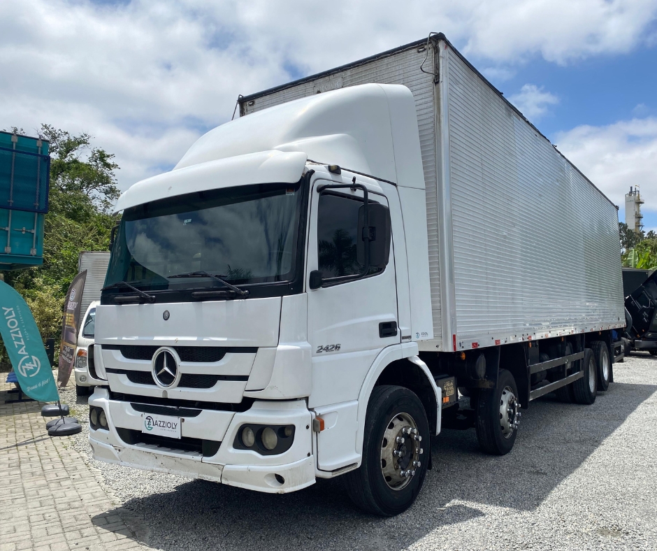Caminhão MERCEDES BENZ MB 2426 Baú Furgão ANO 2012 de Azzioly Caminhões em São Paulo