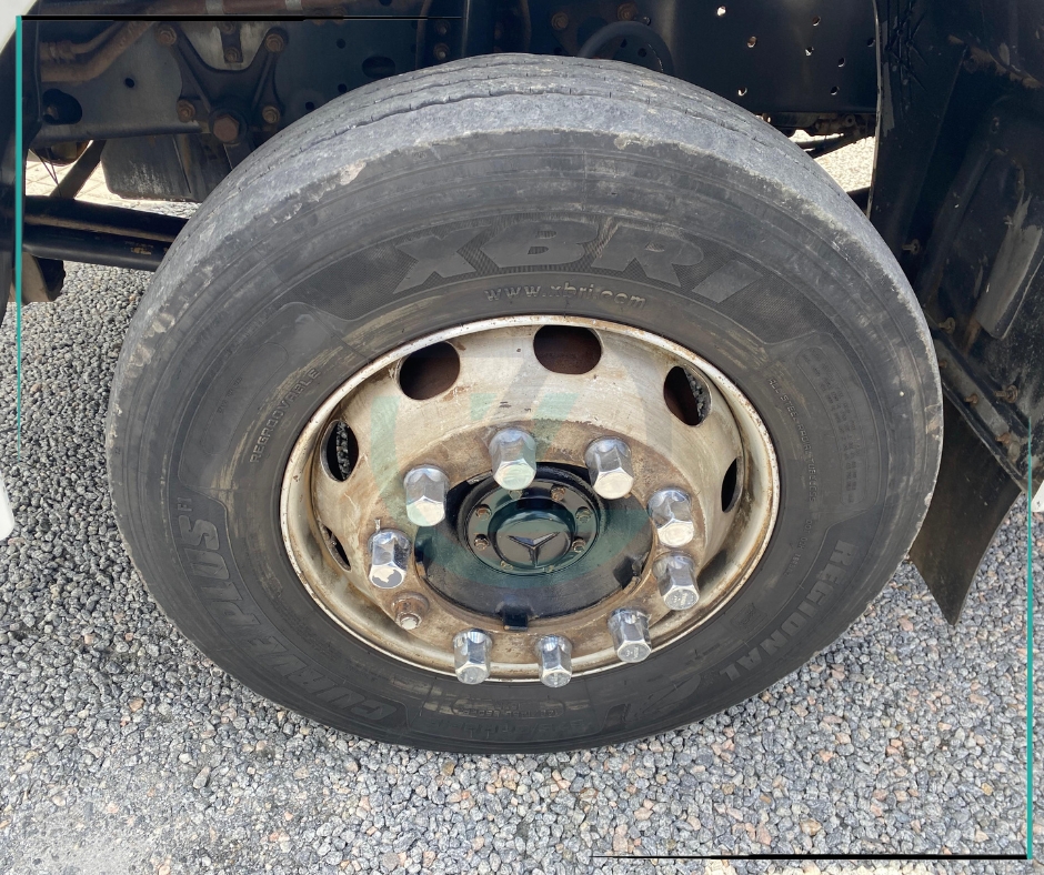 Caminhão MERCEDES BENZ MB 2426 Baú Furgão ANO 2012 de Azzioly Caminhões em São Paulo