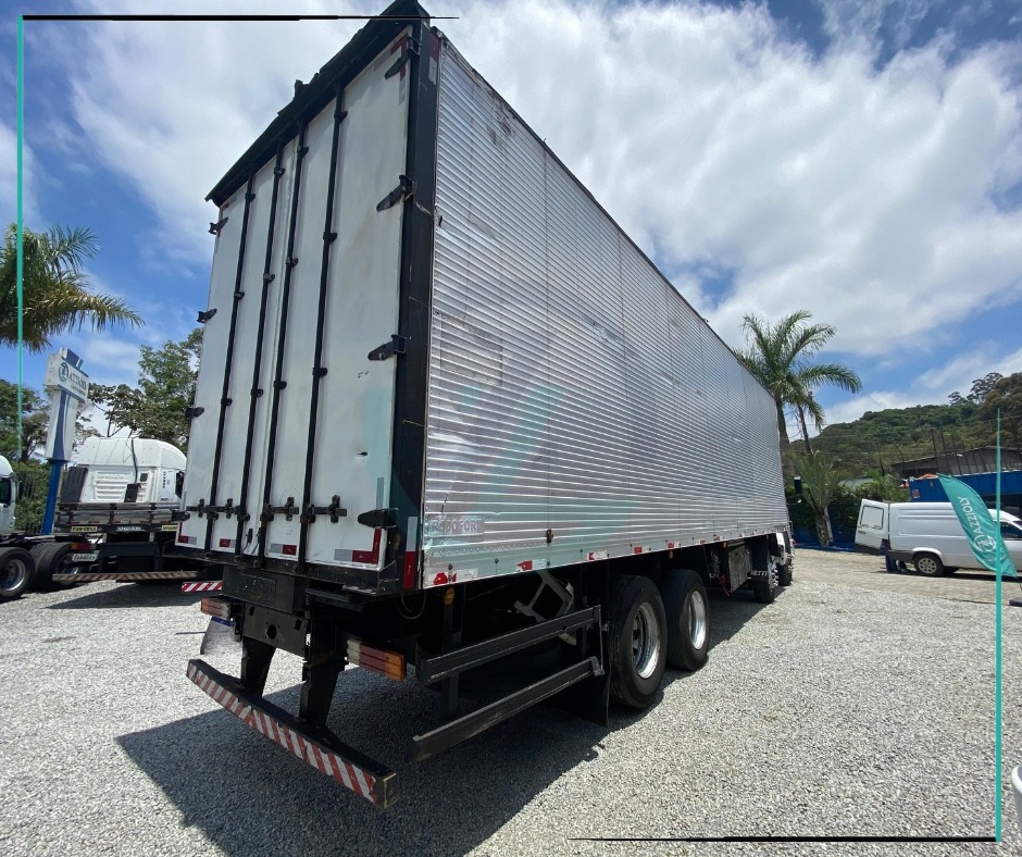 Caminhão MERCEDES BENZ MB 2426 Baú Furgão ANO 2012 de Azzioly Caminhões em São Paulo
