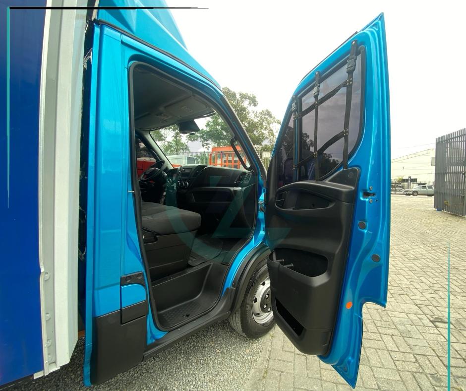 Caminhão IVECO DAILY 35-150 Baú Sider ANO 2022 de Azzioly Caminhões em São Paulo