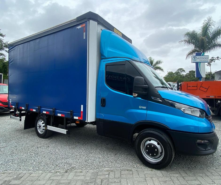 Caminhão IVECO DAILY 35-150 Baú Sider ANO 2022 de Azzioly Caminhões em São Paulo