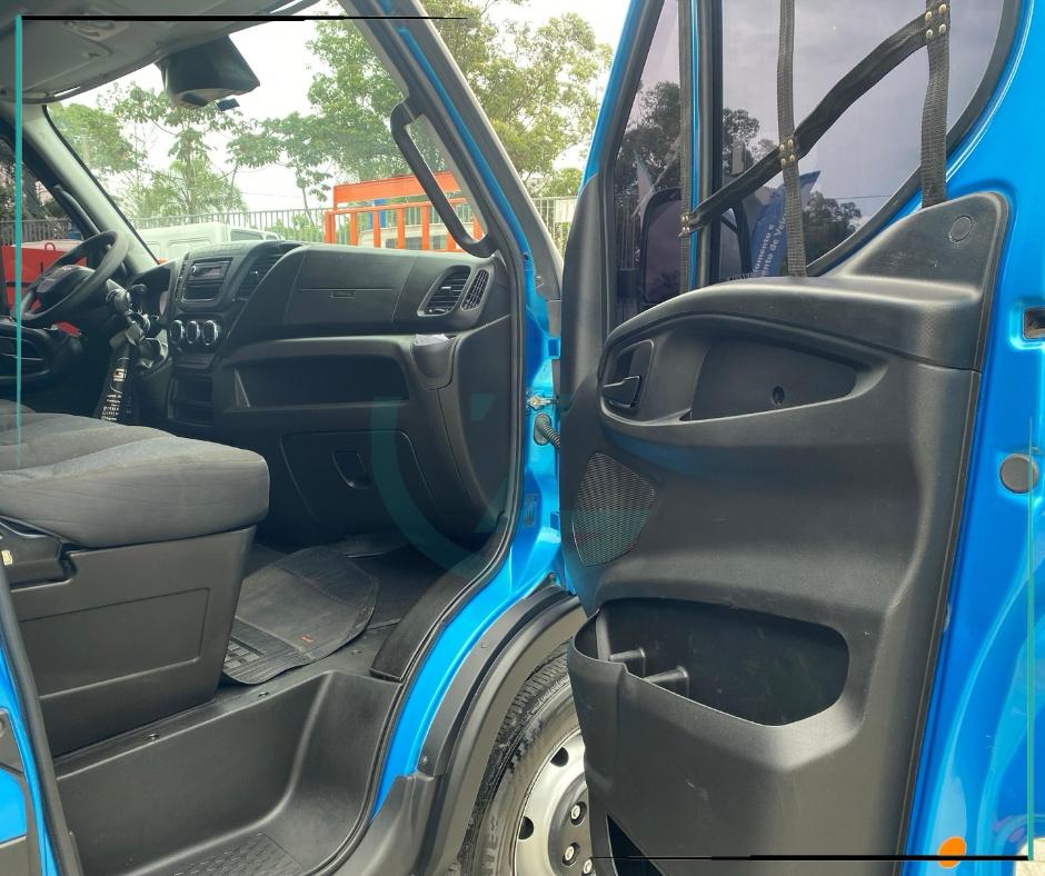 Caminhão IVECO DAILY 35-150 Baú Sider ANO 2022 de Azzioly Caminhões em São Paulo