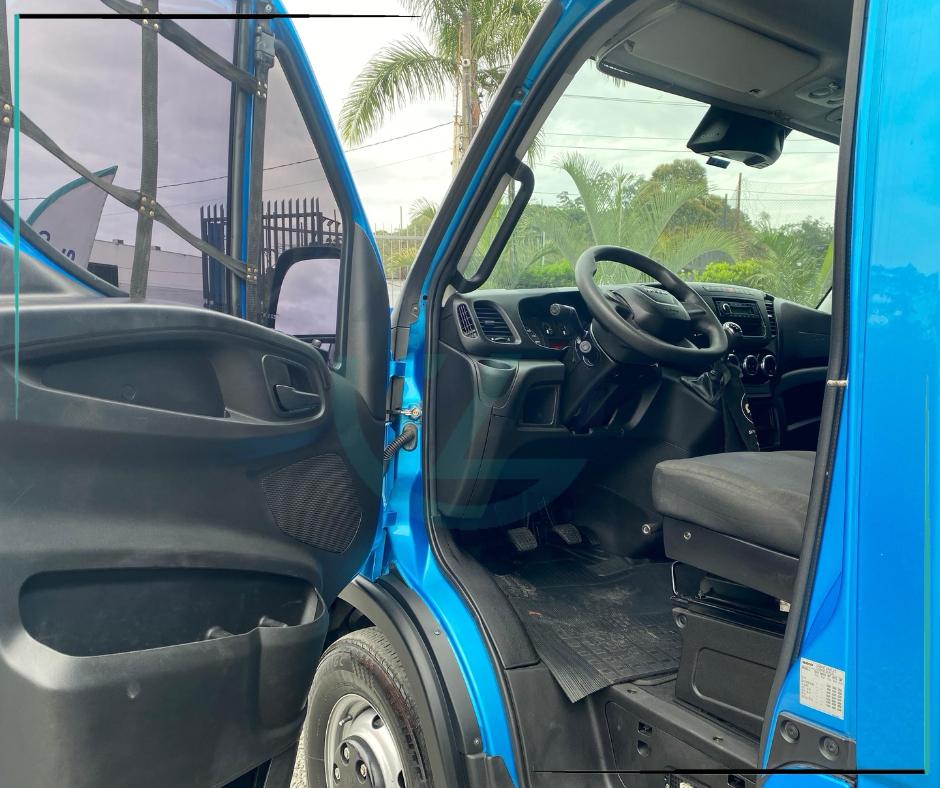 Caminhão IVECO DAILY 35-150 Baú Sider ANO 2022 de Azzioly Caminhões em São Paulo