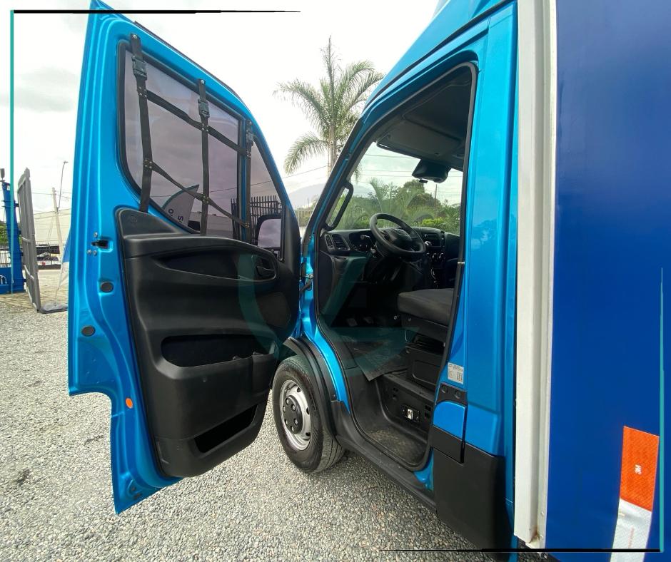 Caminhão IVECO DAILY 35-150 Baú Sider ANO 2022 de Azzioly Caminhões em São Paulo