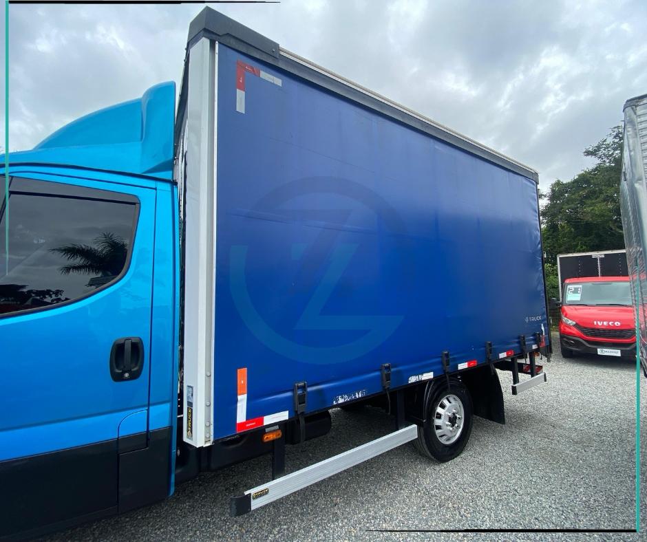 Caminhão IVECO DAILY 35-150 Baú Sider ANO 2022 de Azzioly Caminhões em São Paulo