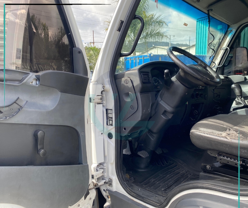 Caminhão MERCEDES BENZ MB 1016 Baú Furgão ANO 2014 de Azzioly Caminhões em São Paulo