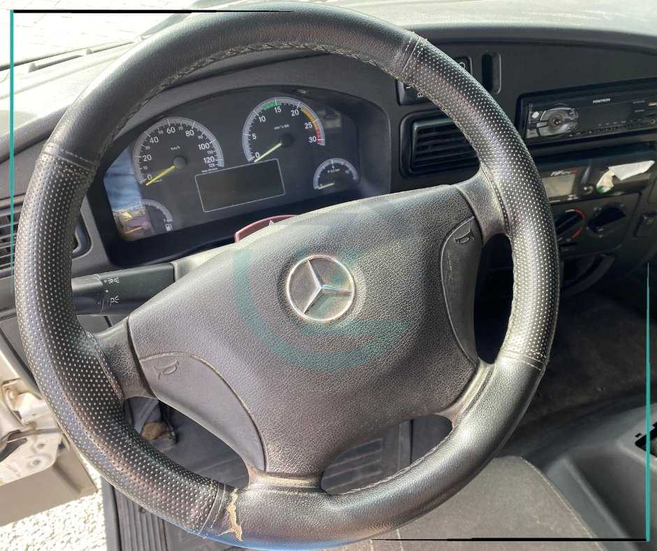 Caminhão MERCEDES BENZ MB 1016 Baú Furgão ANO 2014 de Azzioly Caminhões em São Paulo