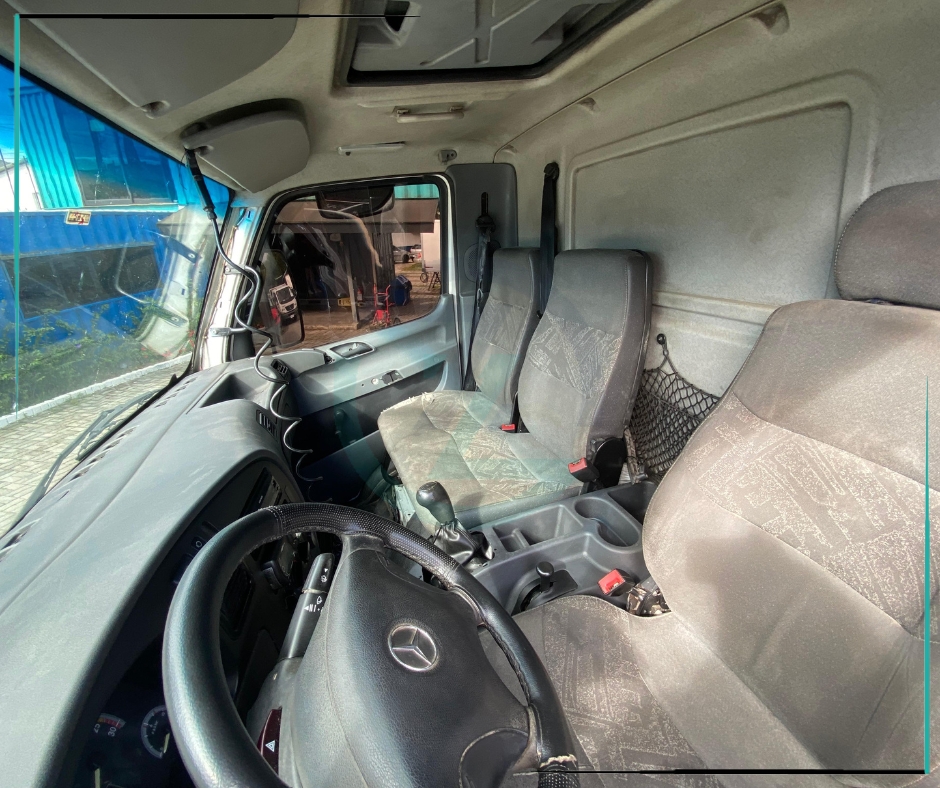 Caminhão MERCEDES BENZ MB 1016 Baú Furgão ANO 2014 de Azzioly Caminhões em São Paulo