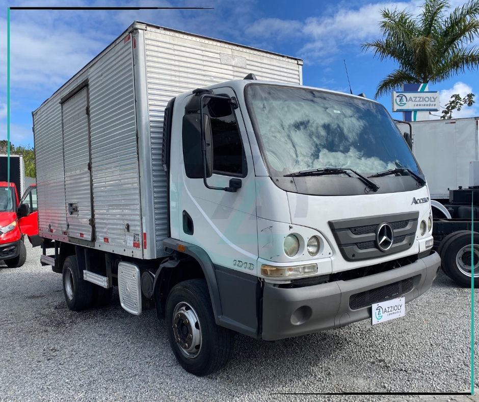 Caminhão MERCEDES BENZ MB 1016 Baú Furgão ANO 2014 de Azzioly Caminhões em São Paulo