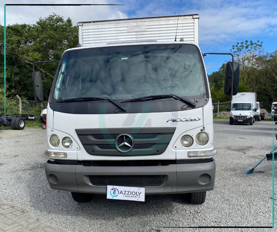 Caminhão MERCEDES BENZ MB 1016 Baú Furgão ANO 2014 de Azzioly Caminhões em São Paulo