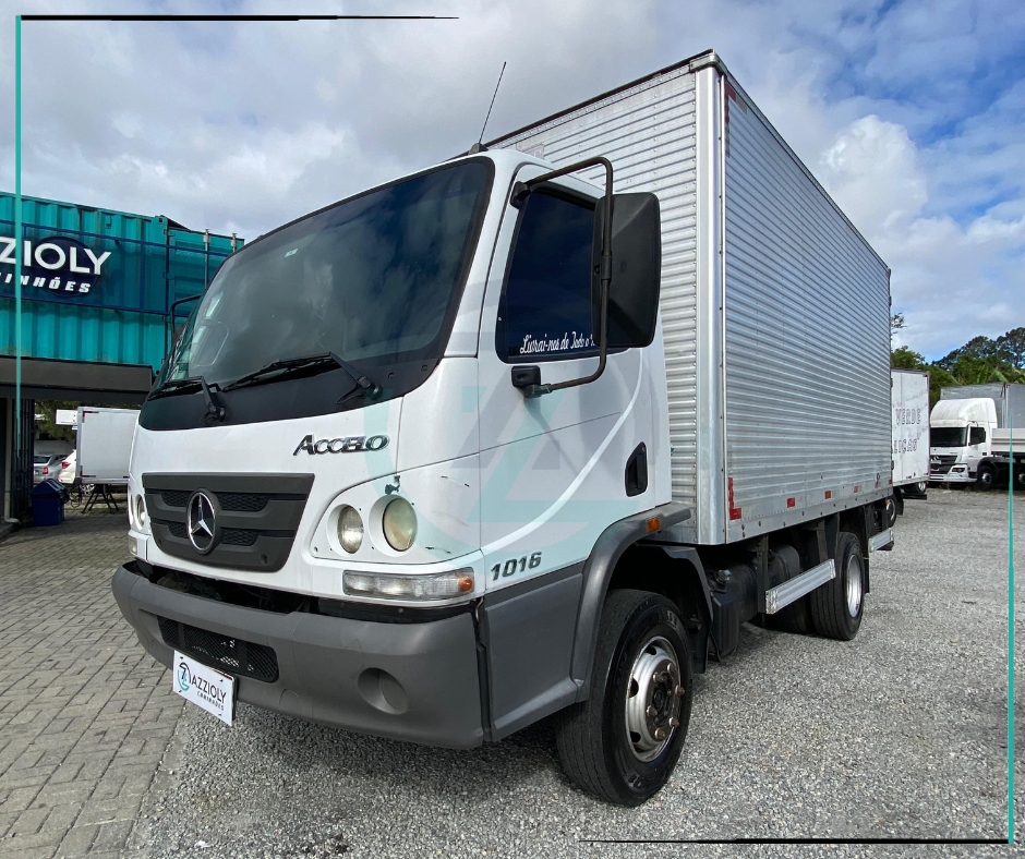 Caminhão MERCEDES BENZ MB 1016 Baú Furgão ANO 2014 de Azzioly Caminhões em São Paulo