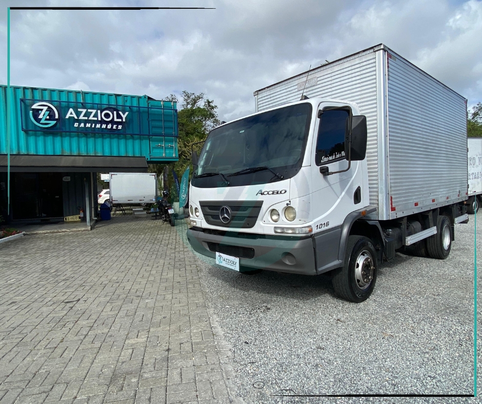 Caminhão MERCEDES BENZ MB 1016 Baú Furgão ANO 2014 de Azzioly Caminhões em São Paulo