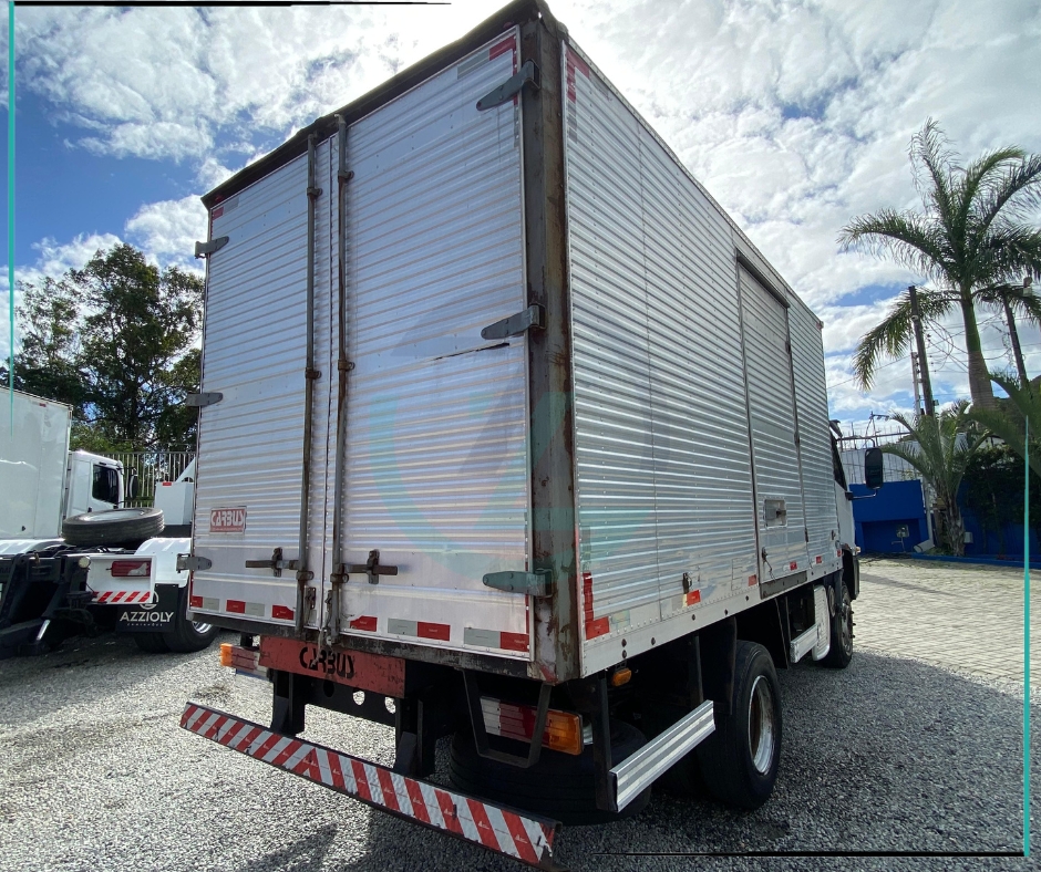 Caminhão MERCEDES BENZ MB 1016 Baú Furgão ANO 2014 de Azzioly Caminhões em São Paulo