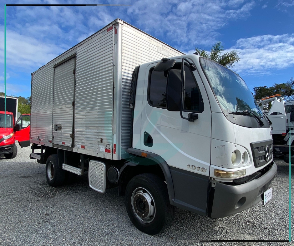 Caminhão MERCEDES BENZ MB 1016 Baú Furgão ANO 2014 de Azzioly Caminhões em São Paulo