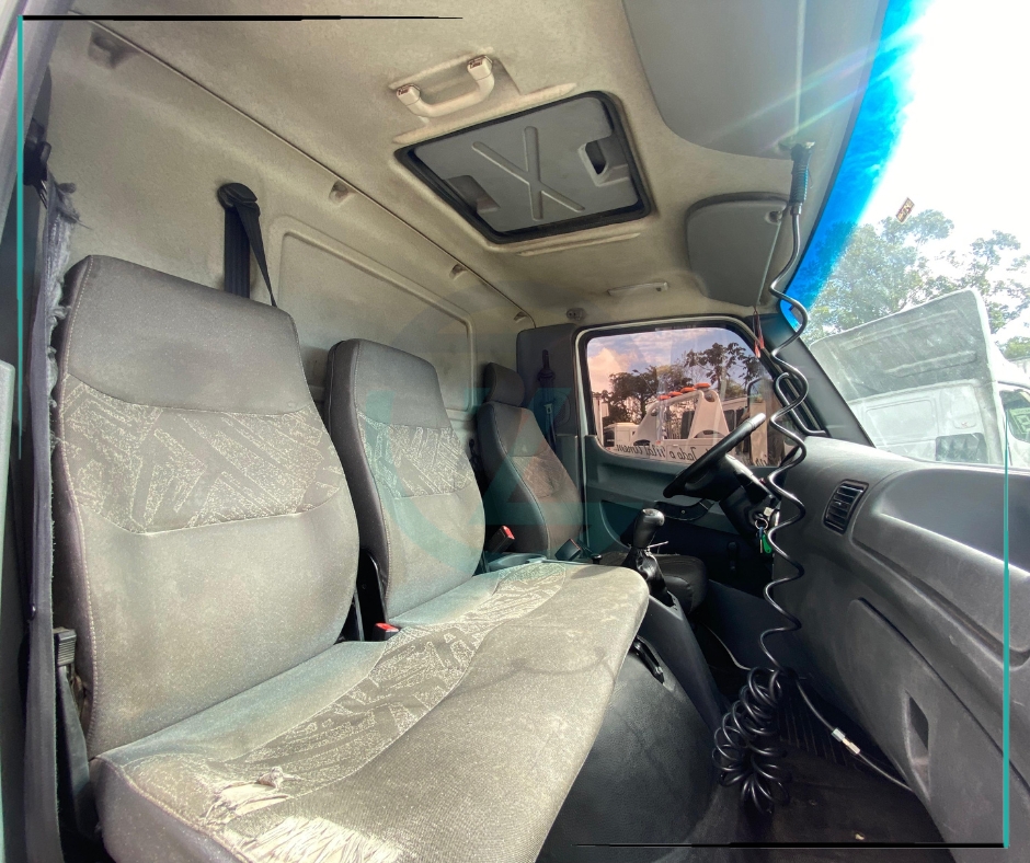 Caminhão MERCEDES BENZ MB 1016 Baú Furgão ANO 2014 de Azzioly Caminhões em São Paulo