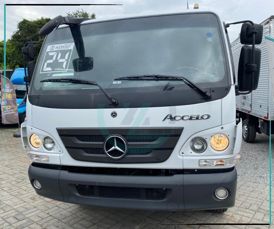 Caminhão MERCEDES BENZ MB 1017 Baú Furgão ANO 2024 de Azzioly Caminhões em São Paulo