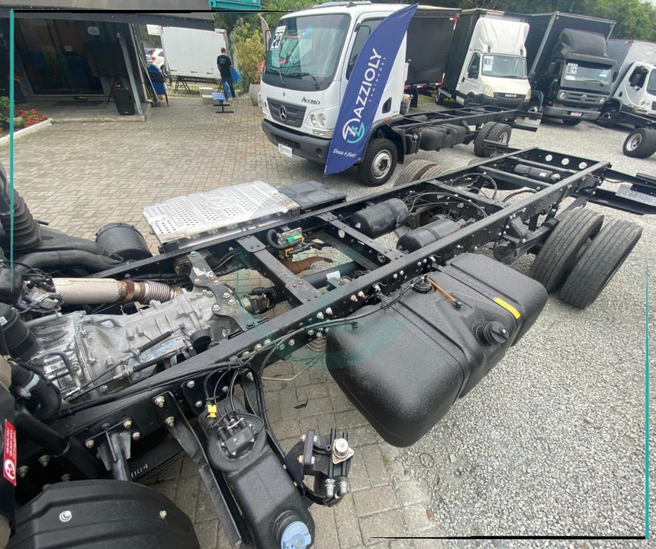 Caminhão MERCEDES BENZ MB 1017 Baú Furgão ANO 2024 de Azzioly Caminhões em São Paulo