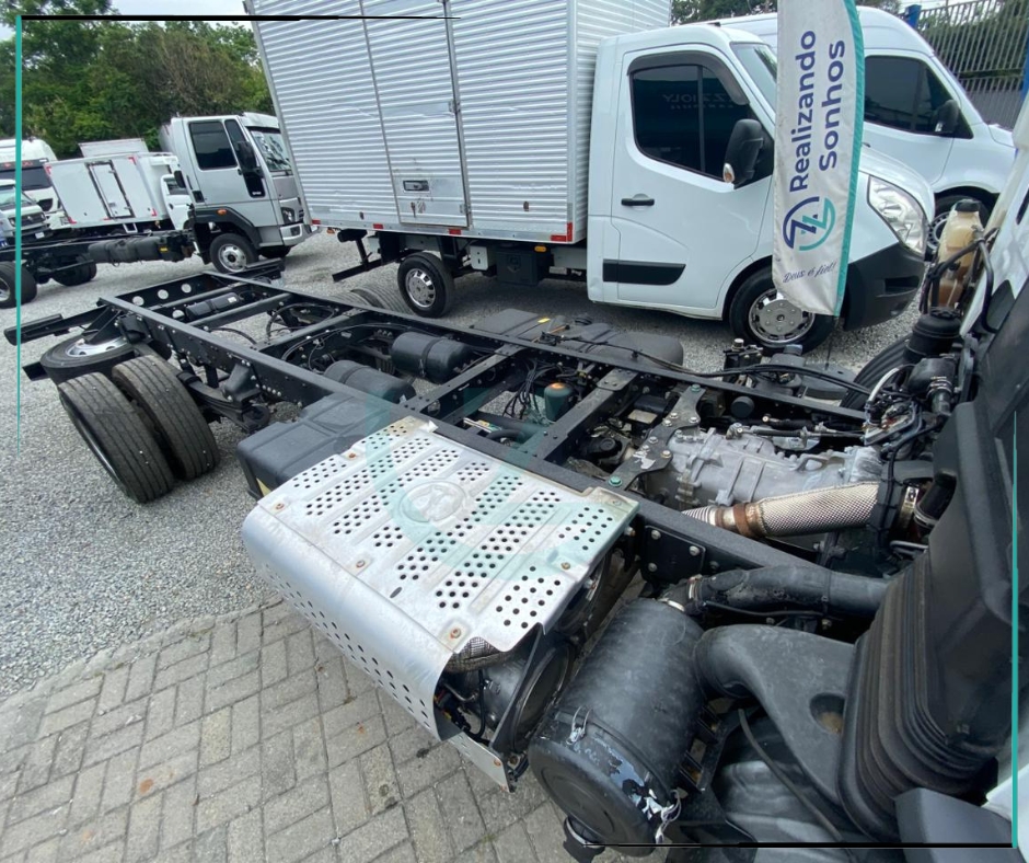 Caminhão MERCEDES BENZ MB 1017 Baú Furgão ANO 2024 de Azzioly Caminhões em São Paulo