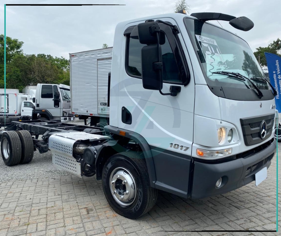 Caminhão MERCEDES BENZ MB 1017 Baú Furgão ANO 2024 de Azzioly Caminhões em São Paulo
