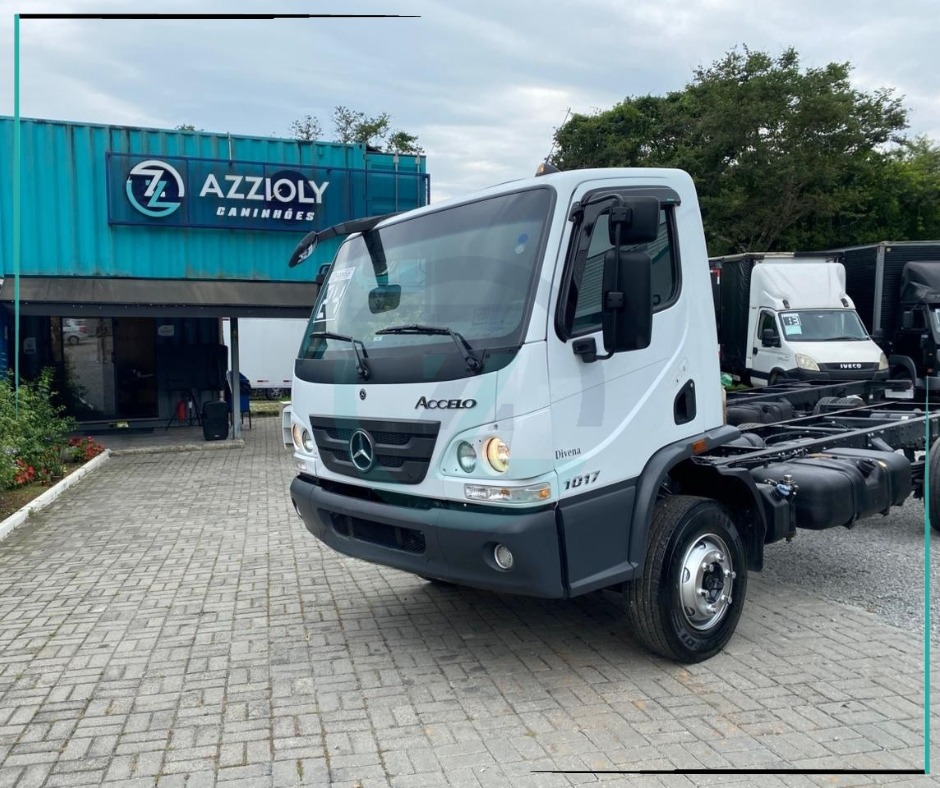 Caminhão MERCEDES BENZ MB 1017 Baú Furgão ANO 2024 de Azzioly Caminhões em São Paulo