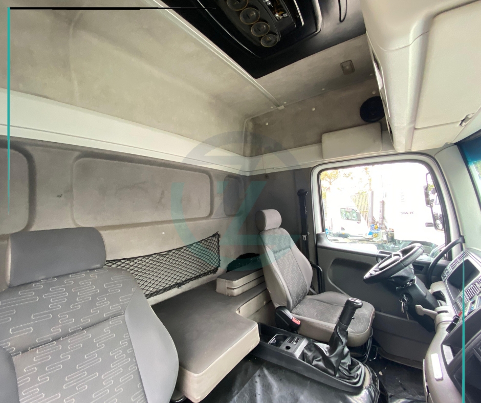 Caminhão VOLKSWAGEN VW 24280 Grade Baixa ANO 2013 de Azzioly Caminhões em São Paulo